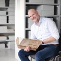 Bezirksheimatpfleger Christoph Lang im Archiv